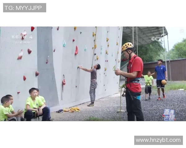 武汉攀岩队的防反策略揭秘：深度解析攀岩技术与团队协作之道