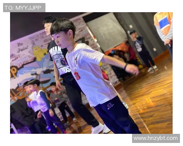 街舞热潮：探索杭州街舞队在灵活性与创意上的独特表现与发展